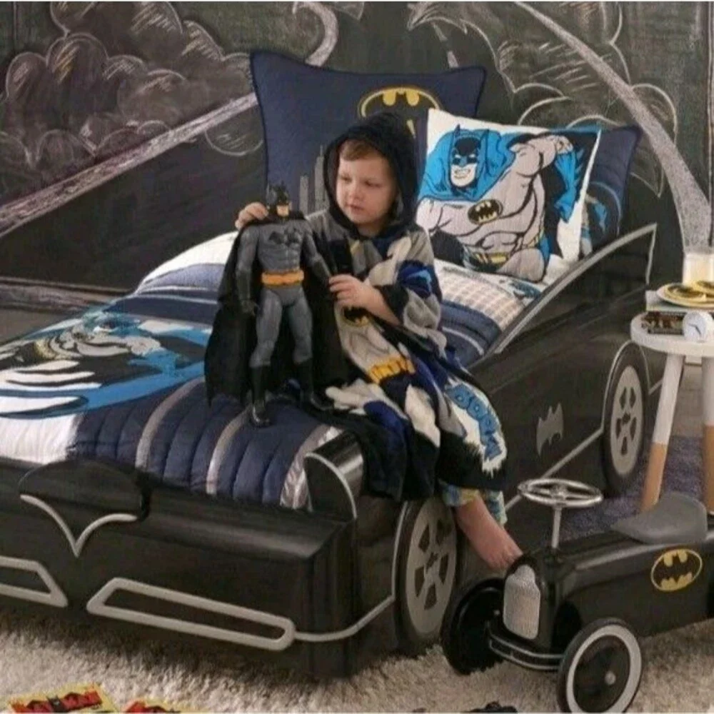 Retired Pottery Barn Kids Hooded Batman DC Comics Beach Bath Towel 30”x 50” 2013